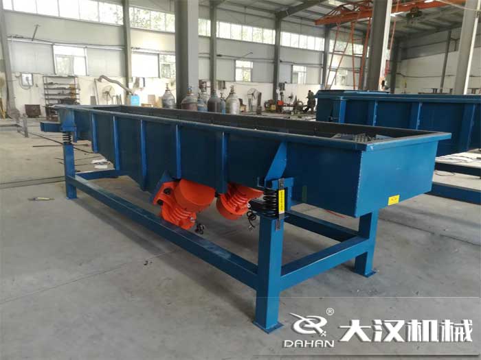 活性炭直線振動(dòng)篩分機(jī) 活性炭直線振動(dòng)篩分機(jī)